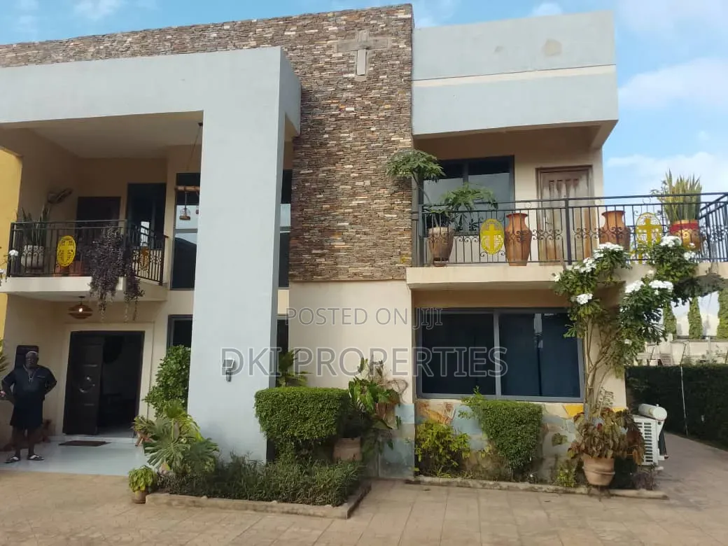 5bdrm House in Dki Properties, Community 25 for sale