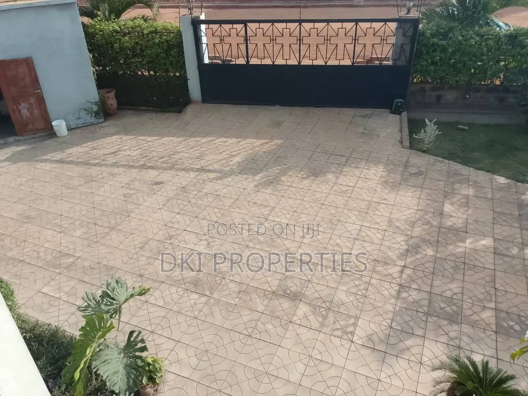 5bdrm House in Dki Properties, Community 25 for sale