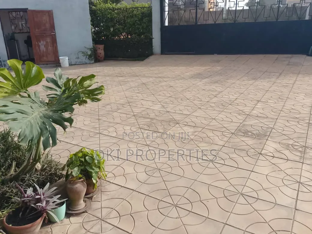 5bdrm House in Dki Properties, Community 25 for sale