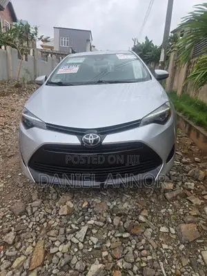 Toyota Corolla SE (1.8L 4cyl 2A) 2018 Silver
