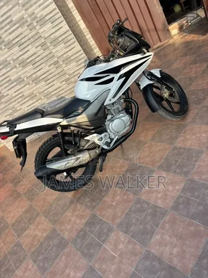 Honda CB 2014 White