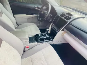 Toyota Camry L 4dr Sedan (2.5L 4cyl 6A) 2014 Silver