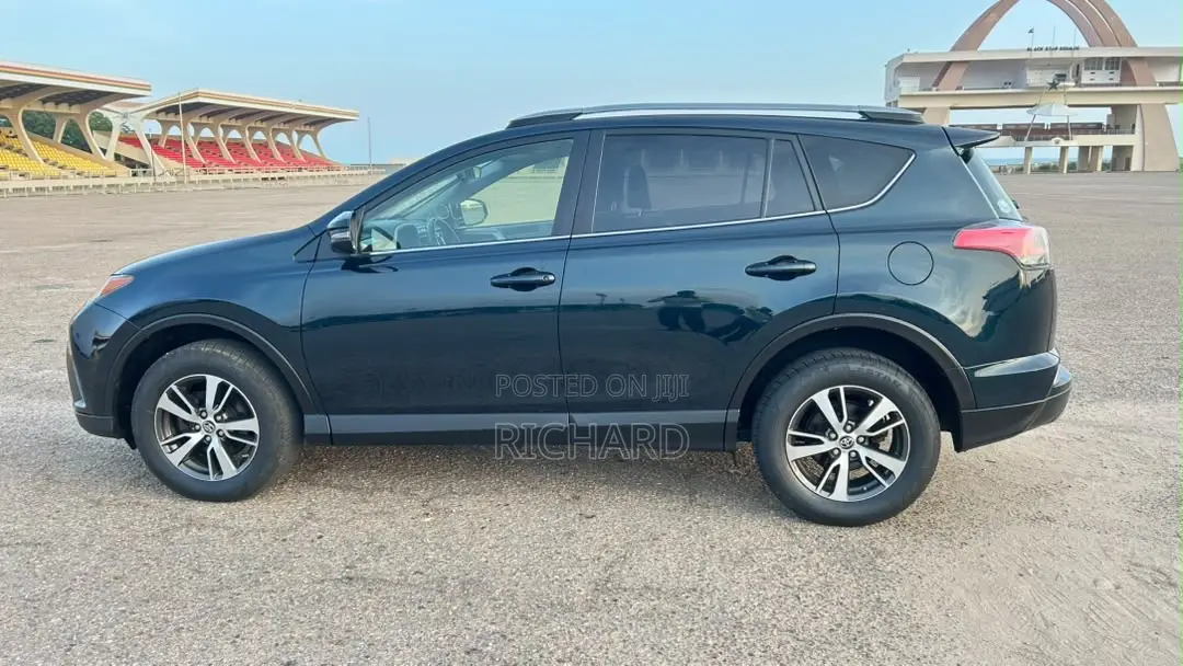 Toyota RAV4 XLE 4dr SUV AWD (2.5L 4cyl 6A) 2018 Black