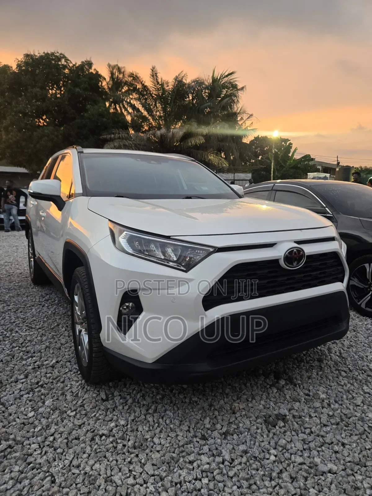 Toyota RAV4 2021 White