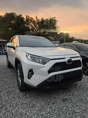 Toyota RAV4 2021 White