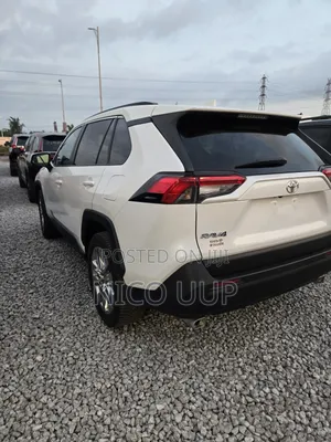 Toyota RAV4 2021 White