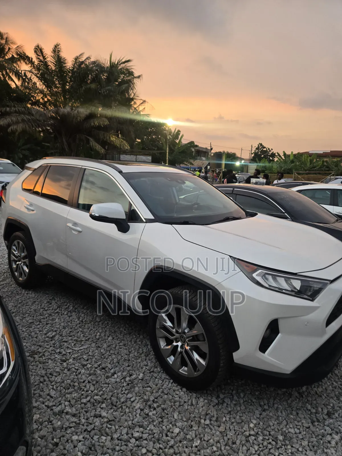 Toyota RAV4 2021 White