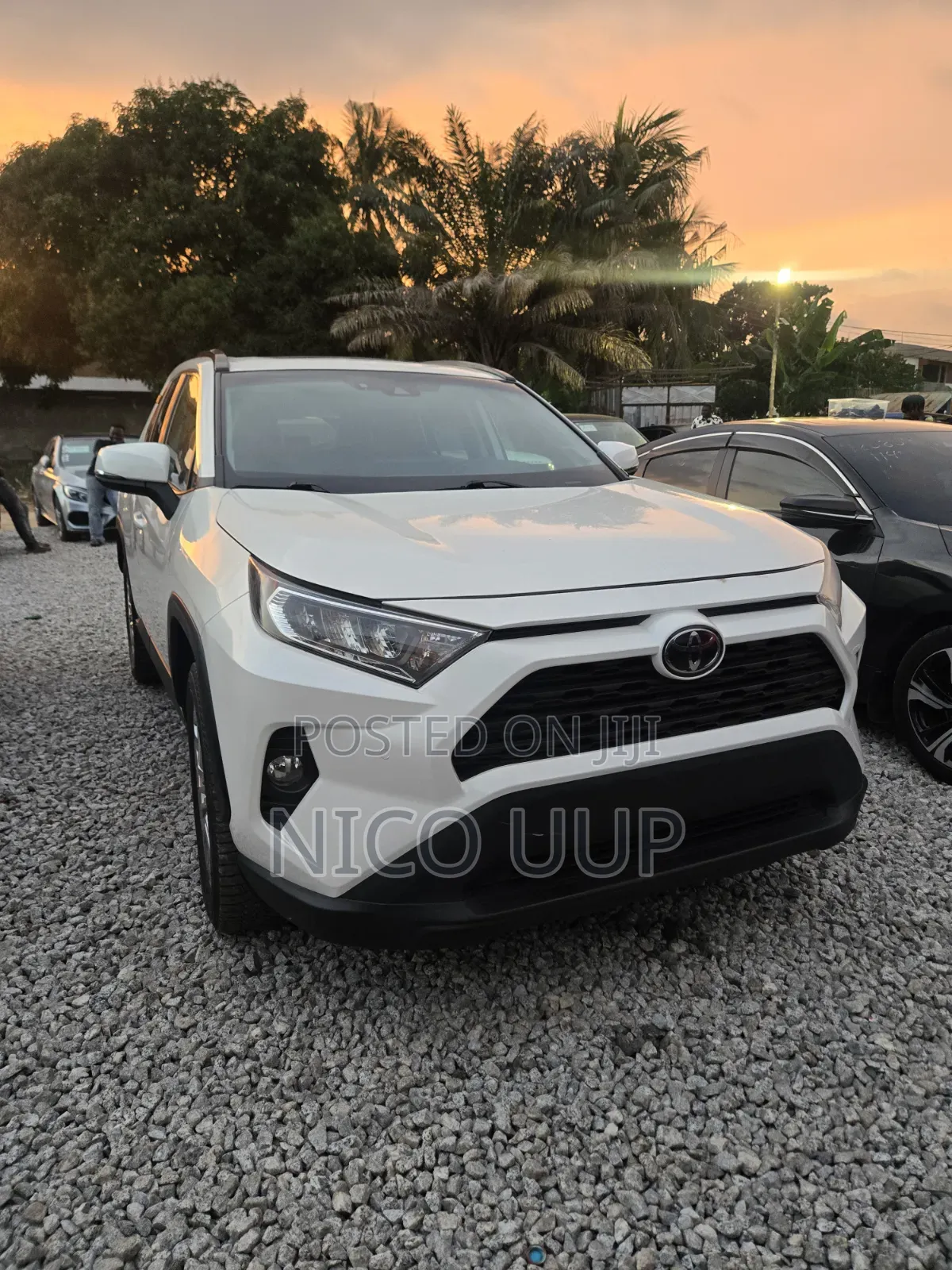 Toyota RAV4 2021 White