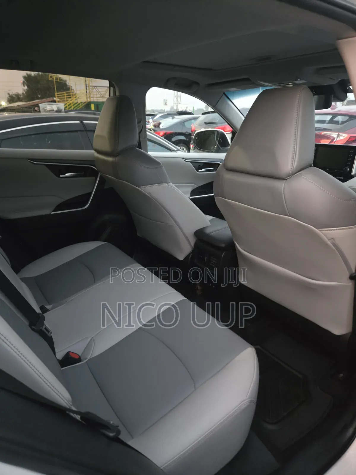 Toyota RAV4 2021 White