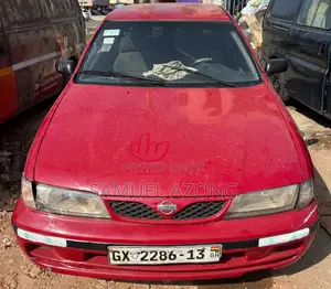Nissan Almera Tino 2002 Red