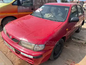 Nissan Almera Tino 2002 Red