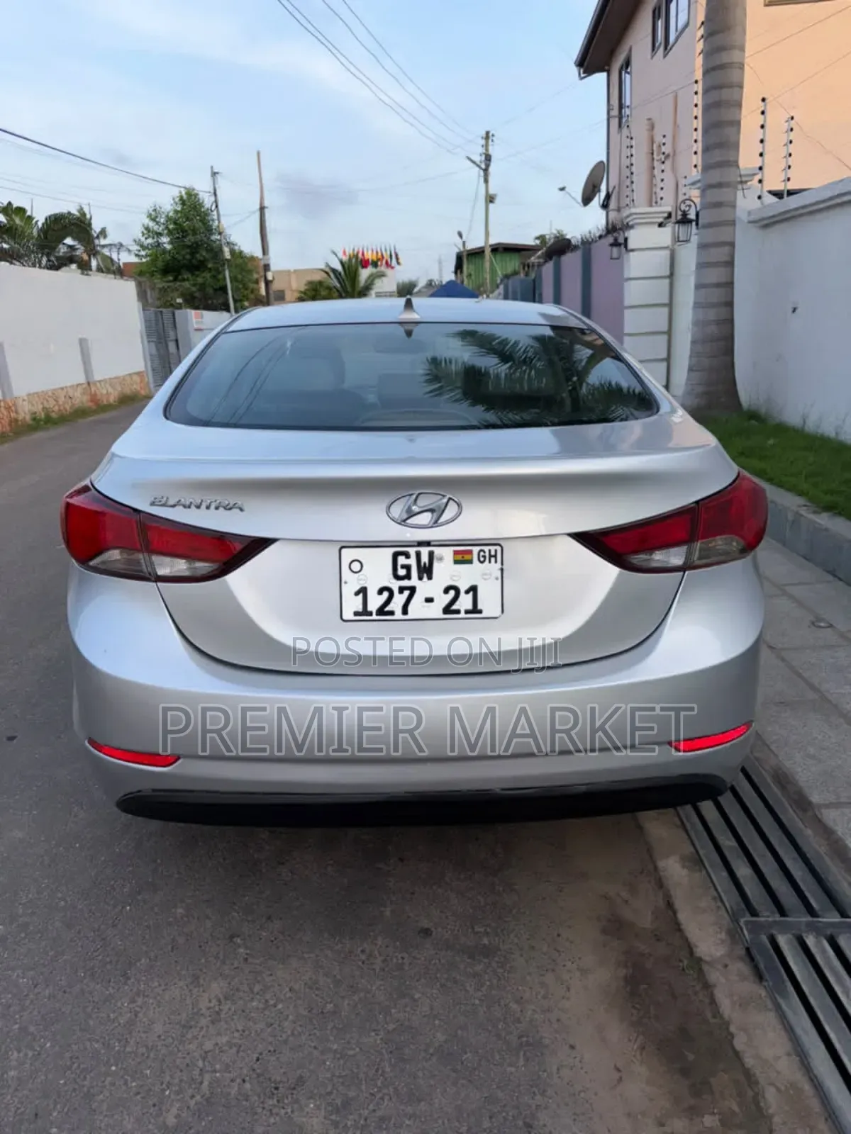 Hyundai Elantra Limited 4dr Sedan (1.8L 4cyl 6A) 2015 Silver