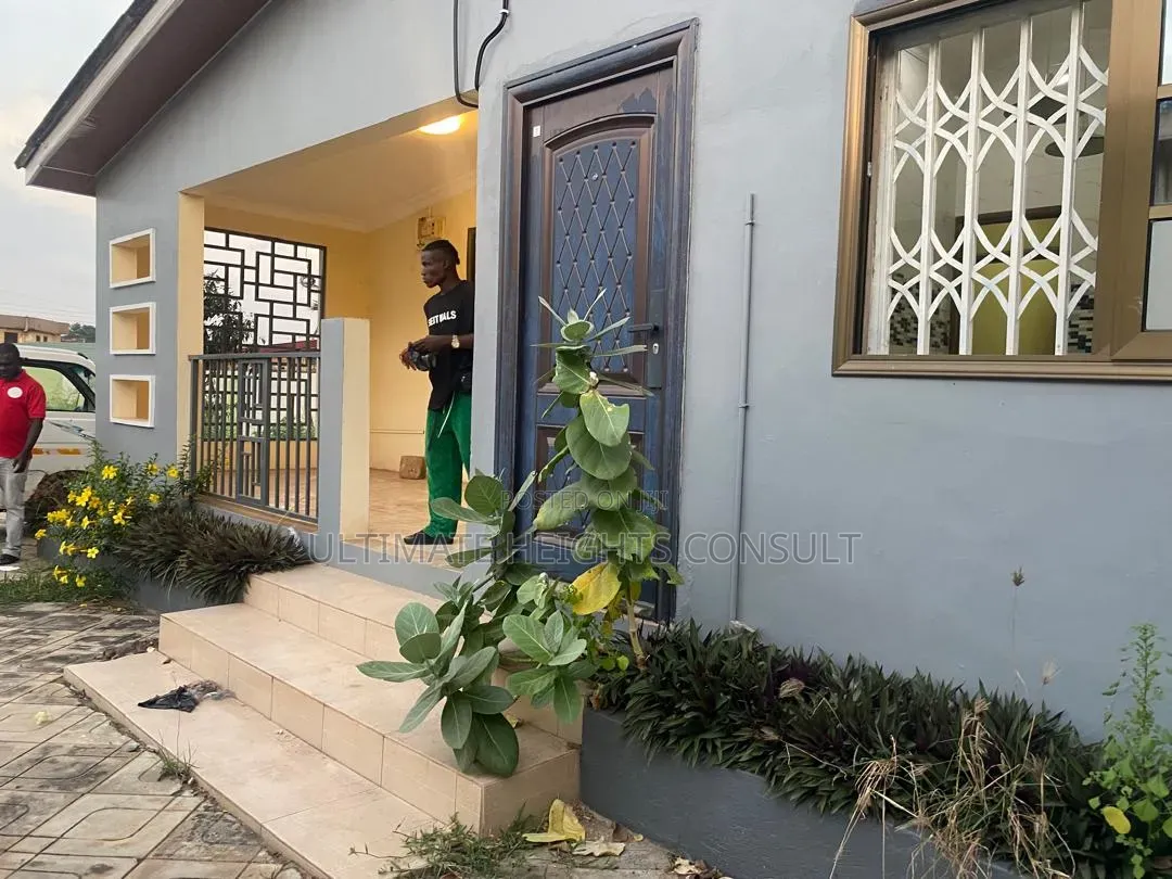 3bdrm House in Awudome, North Kaneshie for rent
