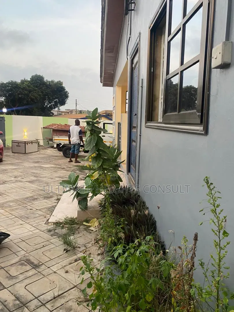 3bdrm House in Awudome, North Kaneshie for rent
