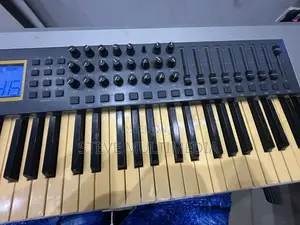 M-Audio Keystation 88 MIDI Keyboard