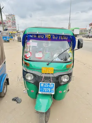 Bajaj RE 2025 Green