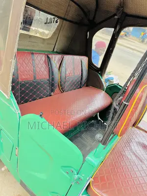 Bajaj RE 2025 Green