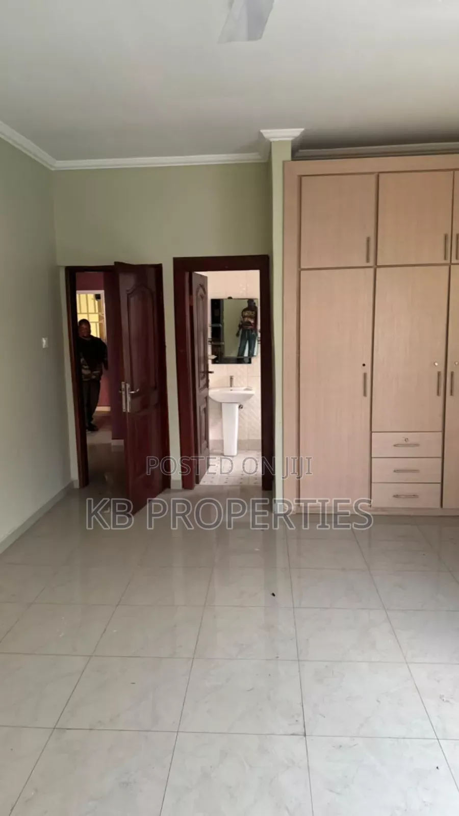 3bdrm House in Kb Properties, Baatsona Total for rent
