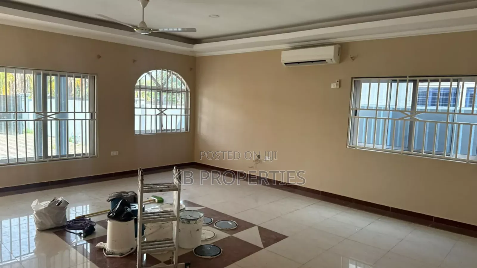 3bdrm House in Kb Properties, Baatsona Total for rent