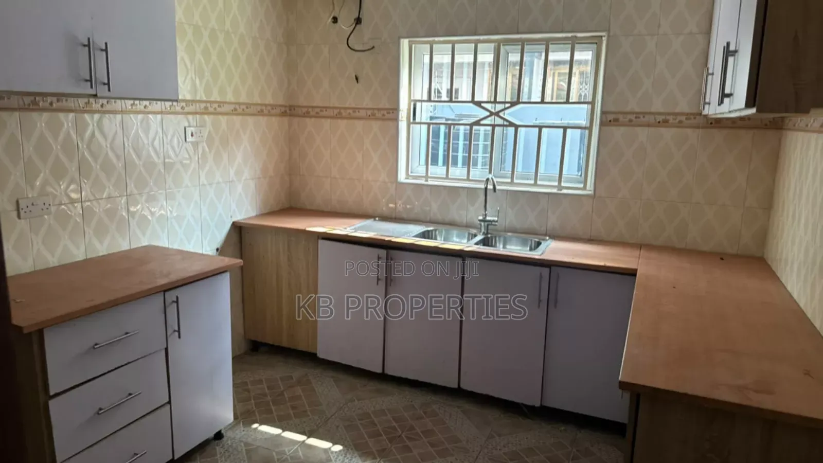 3bdrm House in Kb Properties, Baatsona Total for rent