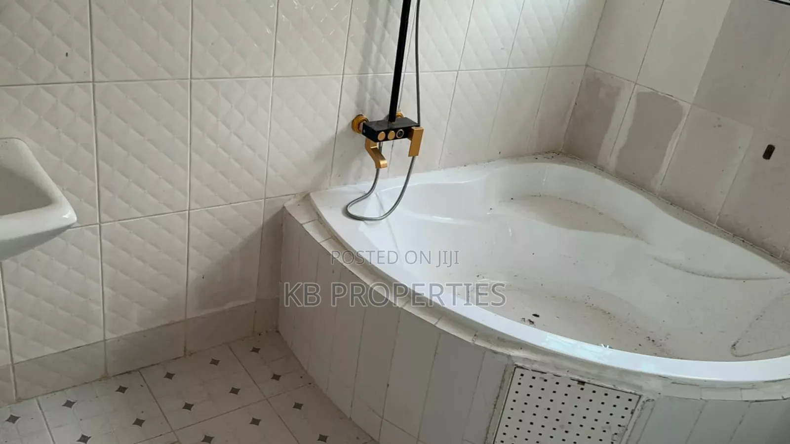 3bdrm House in Kb Properties, Baatsona Total for rent