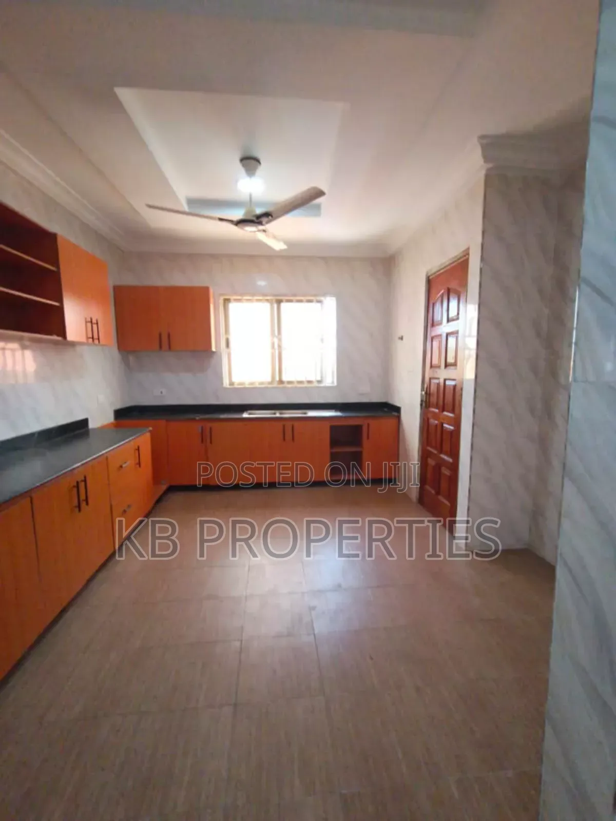4bdrm House in Kb Properties, Baatsona Total for sale