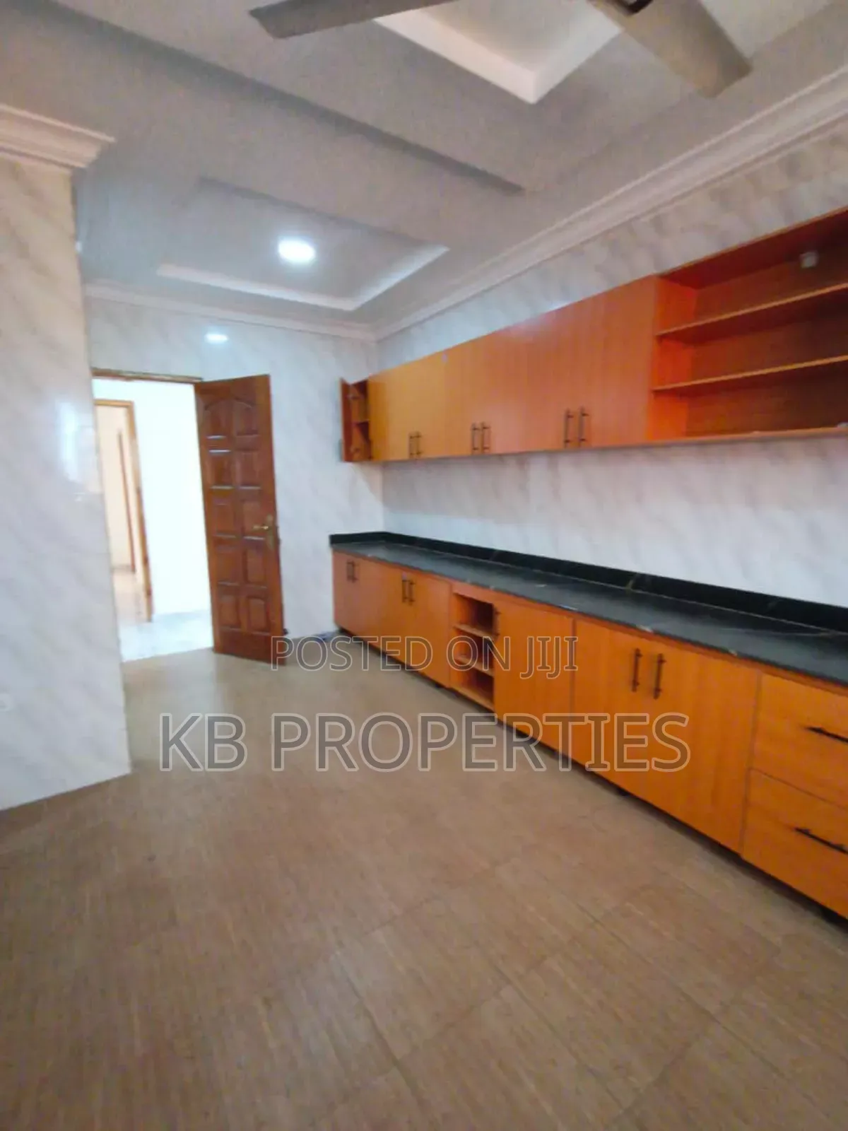 4bdrm House in Kb Properties, Baatsona Total for sale