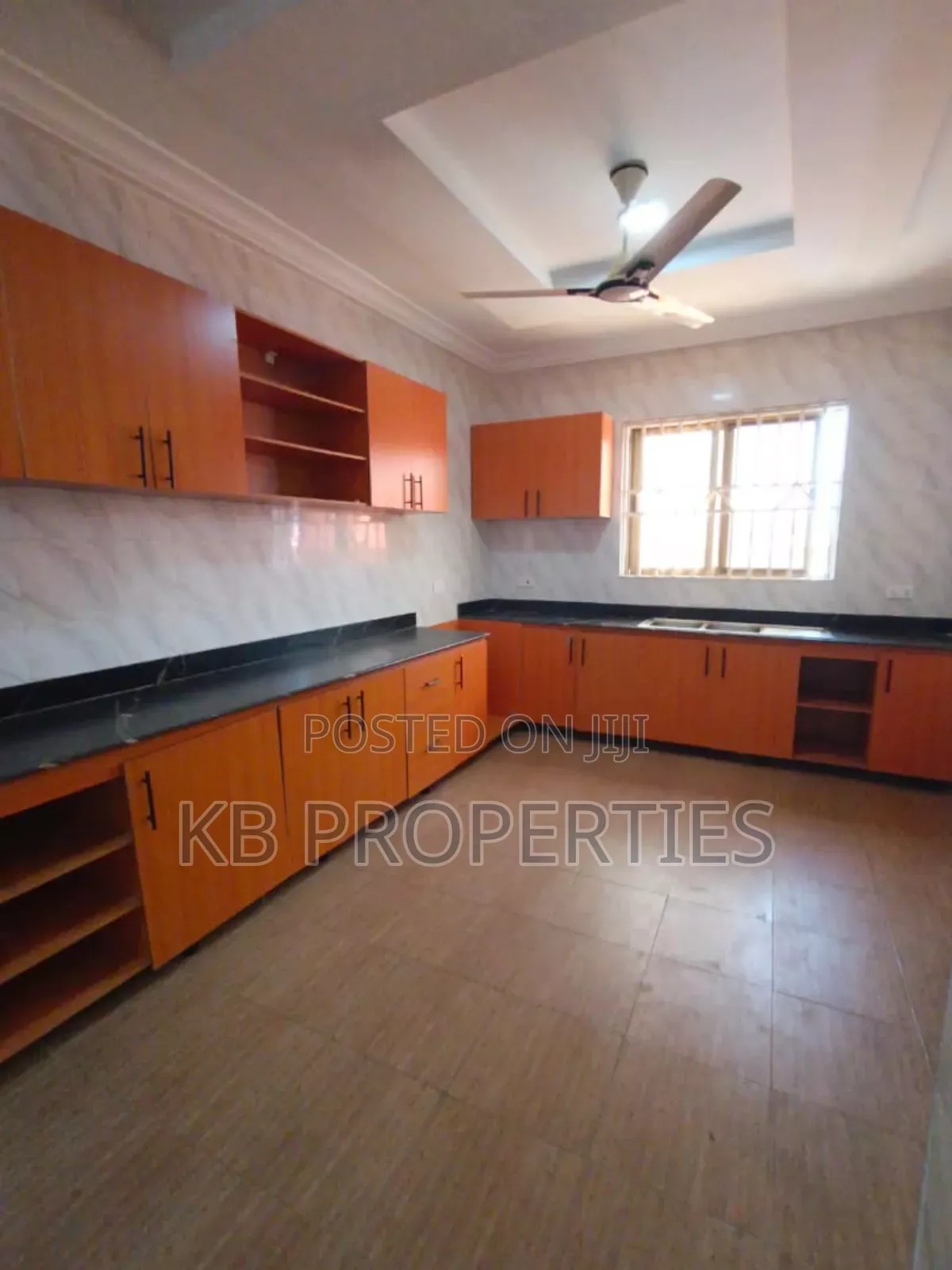4bdrm House in Kb Properties, Baatsona Total for sale