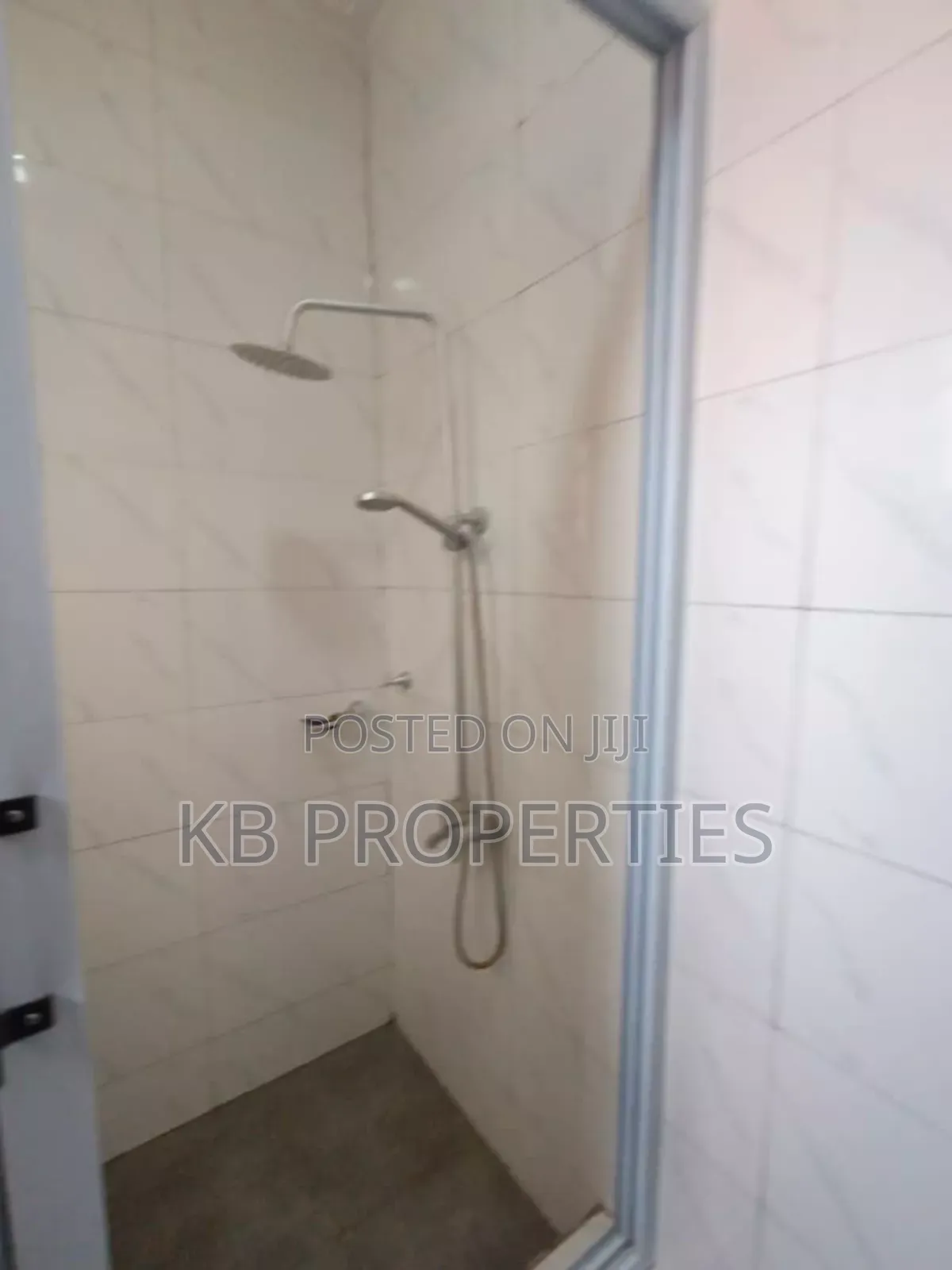 4bdrm House in Kb Properties, Baatsona Total for sale