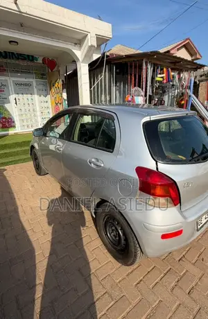 Toyota Vitz 1.0 FWD 3dr 2010 Silver
