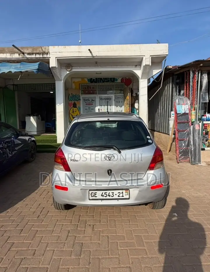 Toyota Vitz 1.0 FWD 3dr 2010 Silver