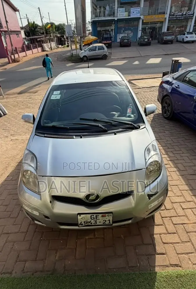 Toyota Vitz 1.0 FWD 3dr 2010 Silver
