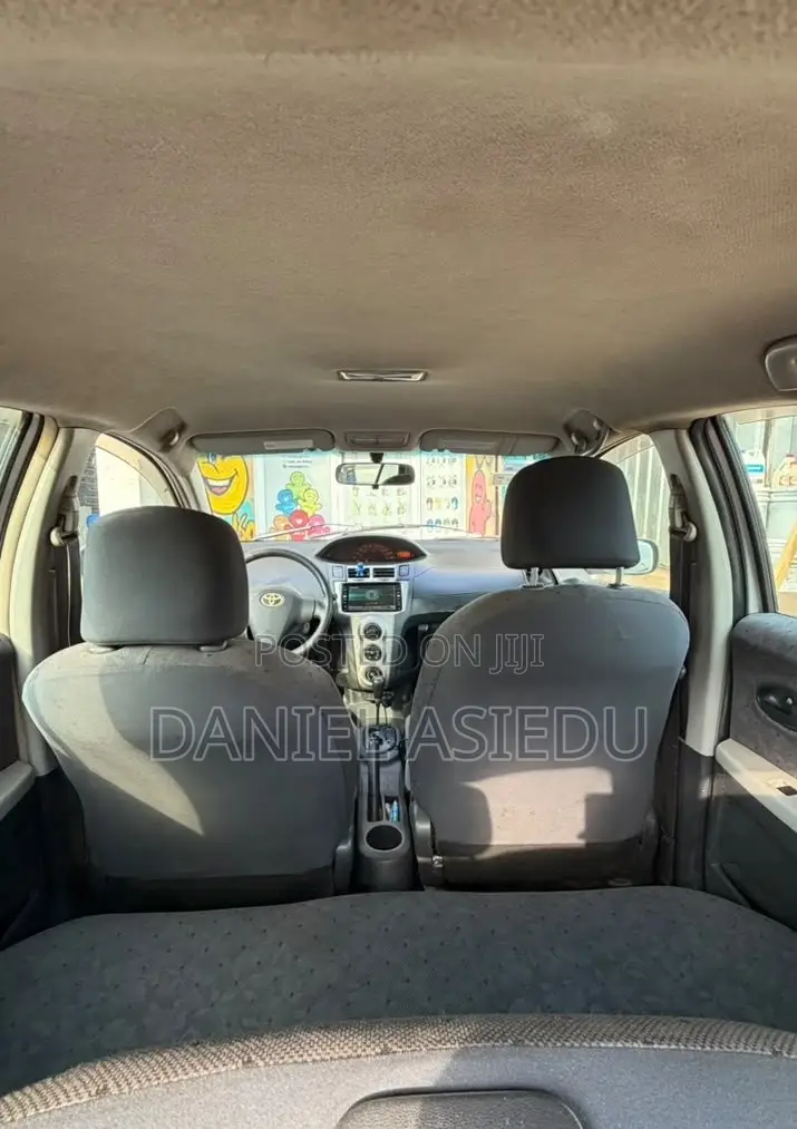 Toyota Vitz 1.0 FWD 3dr 2010 Silver