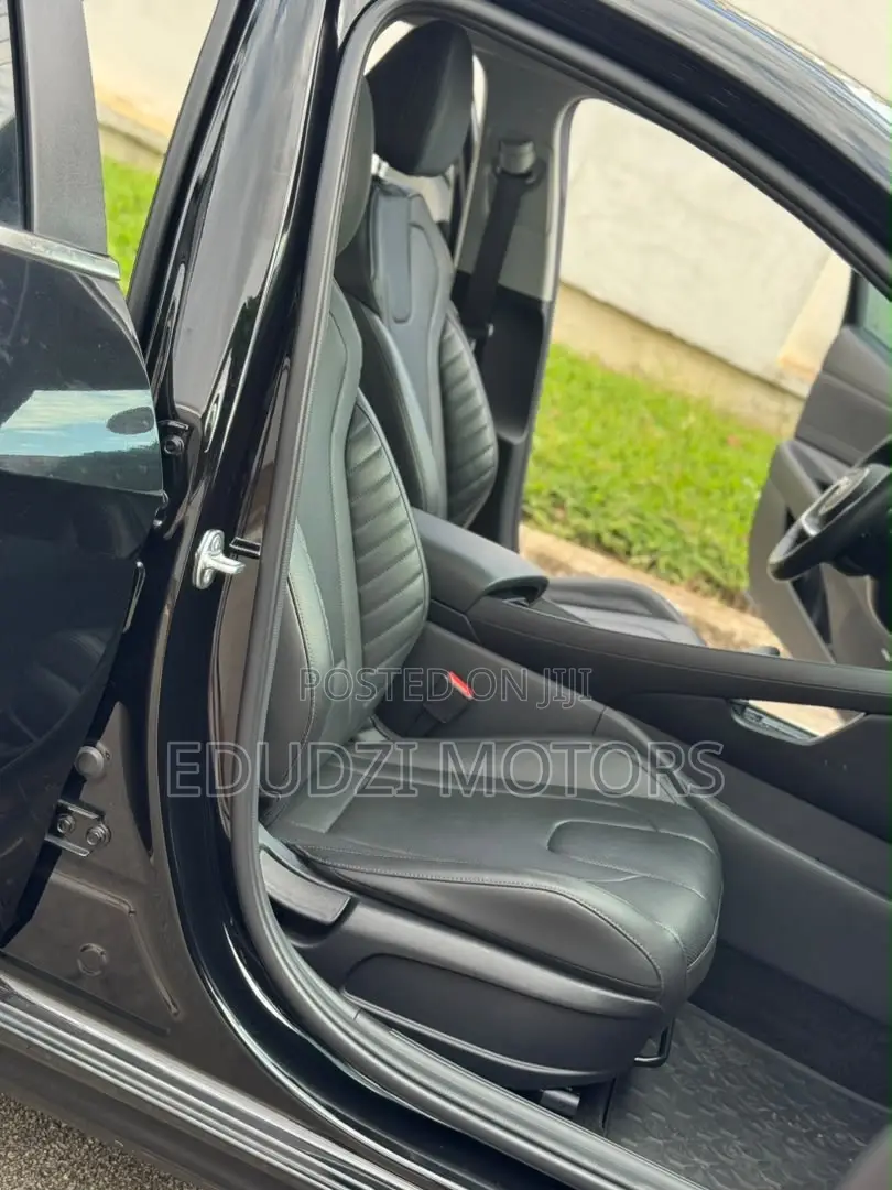 Hyundai Elantra Limited IVT 2025 Black