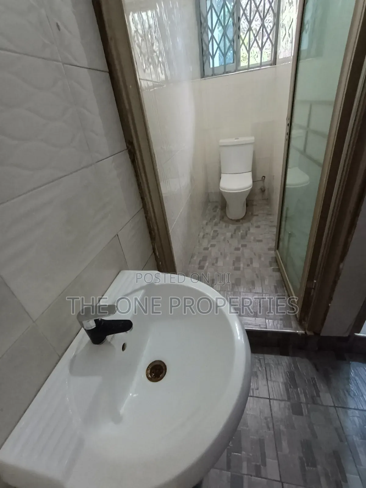 5bdrm House in Kotoku Soldier Land, Amasaman for rent