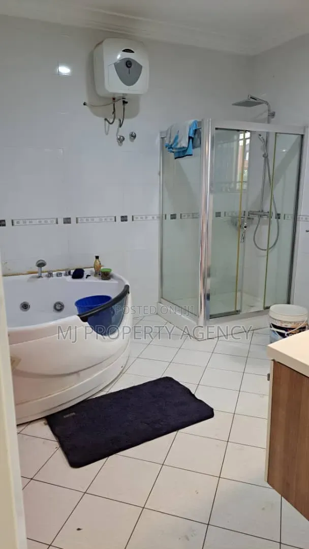 Furnished 5bdrm House in Hfc Estates Phase, Community 25 for rent