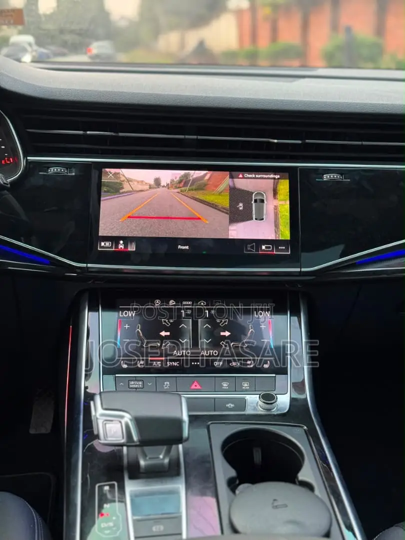 Audi Q8 2021 White