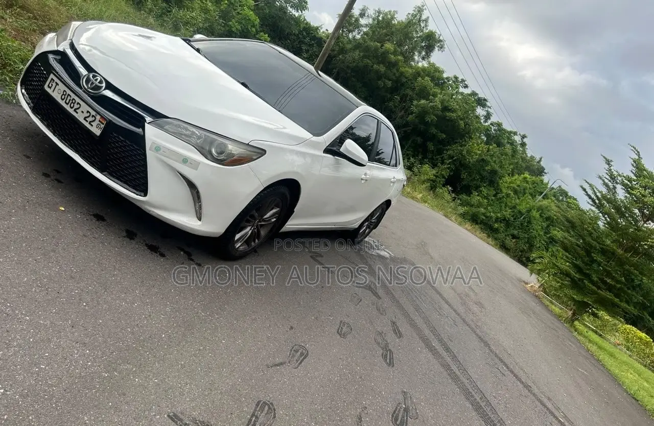 Toyota Camry XLE 4dr Sedan (2.5L 4cyl 6A) 2017 White