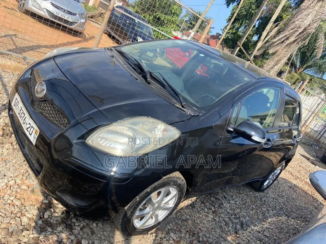 Toyota Vitz 2010 Black