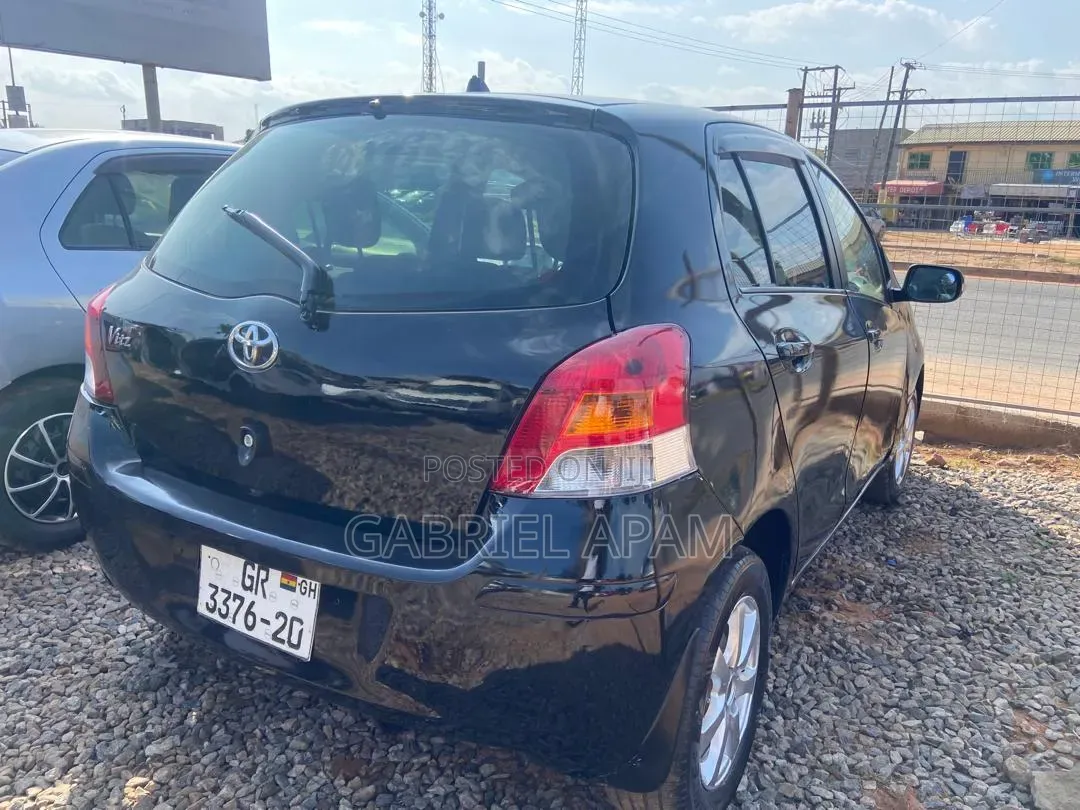 Toyota Vitz 2010 Black