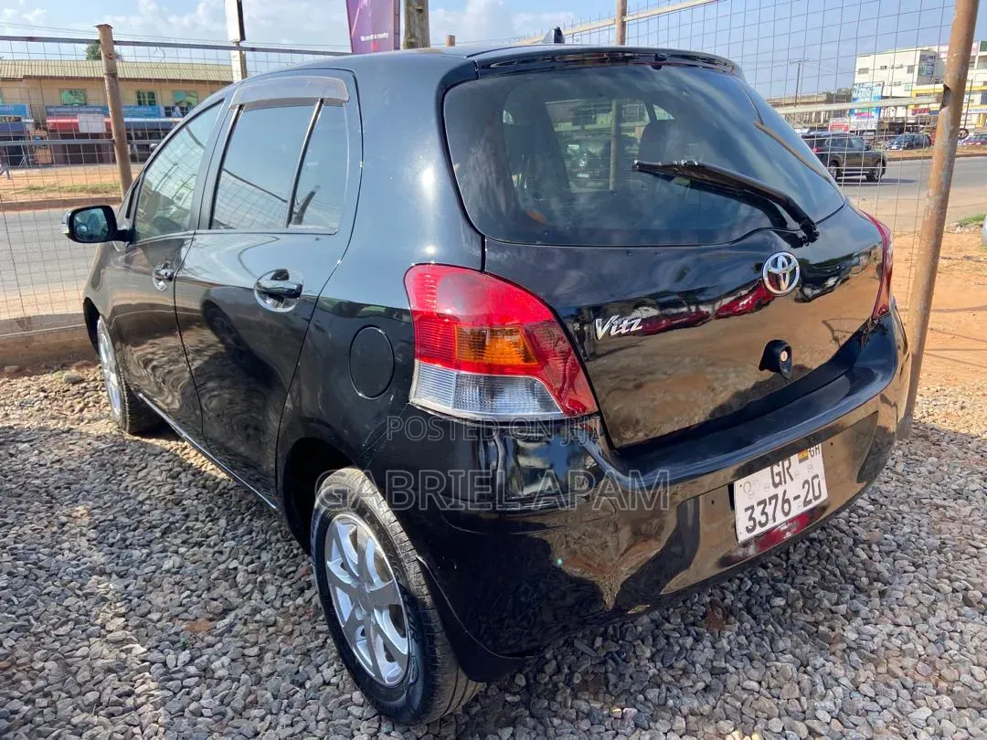 Toyota Vitz 2010 Black