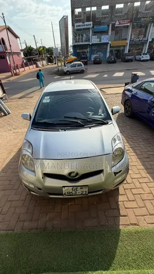 Toyota Vitz 2010 Silver