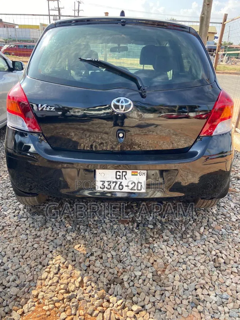 Toyota Vitz 2010 Black