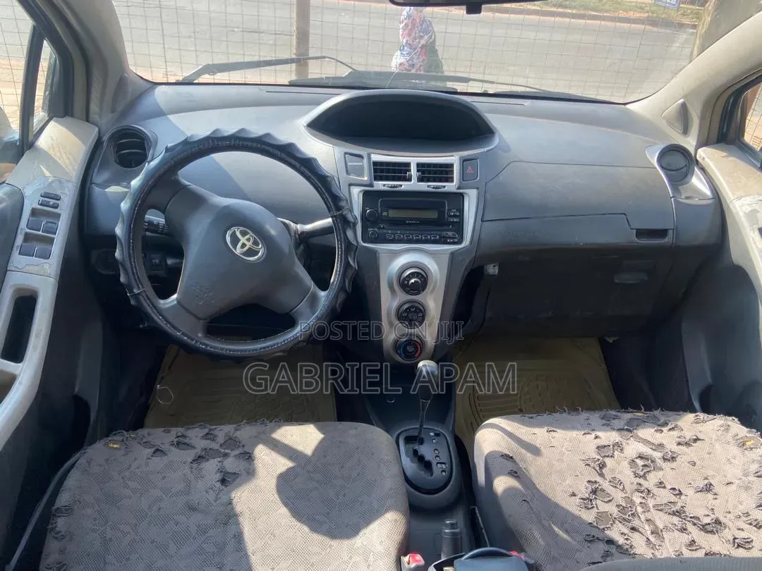 Toyota Vitz 2010 Black