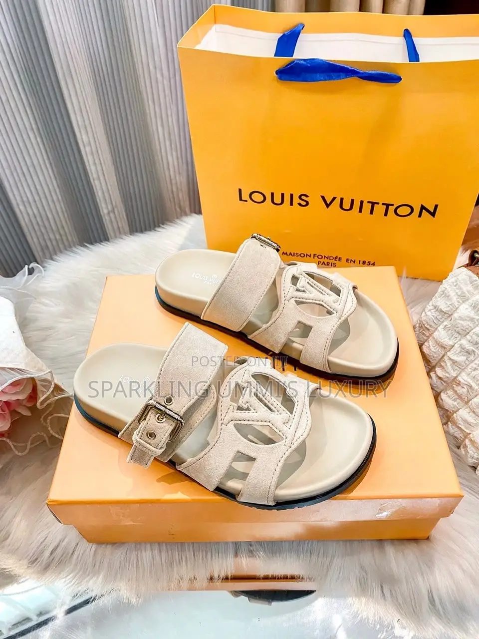 Elegant Louise Vitton Isola Sandal