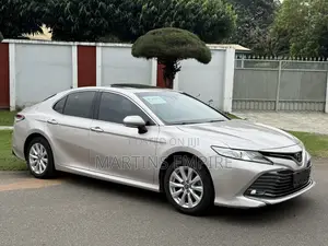 Toyota Camry XLE FWD 2020 Silver