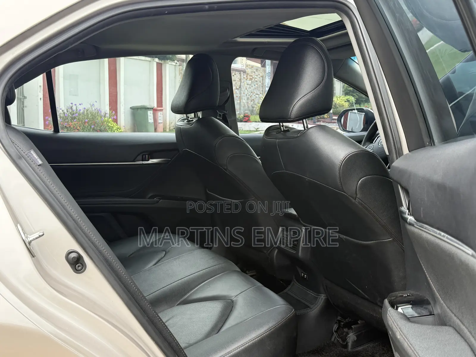 Toyota Camry XLE FWD 2020 Silver