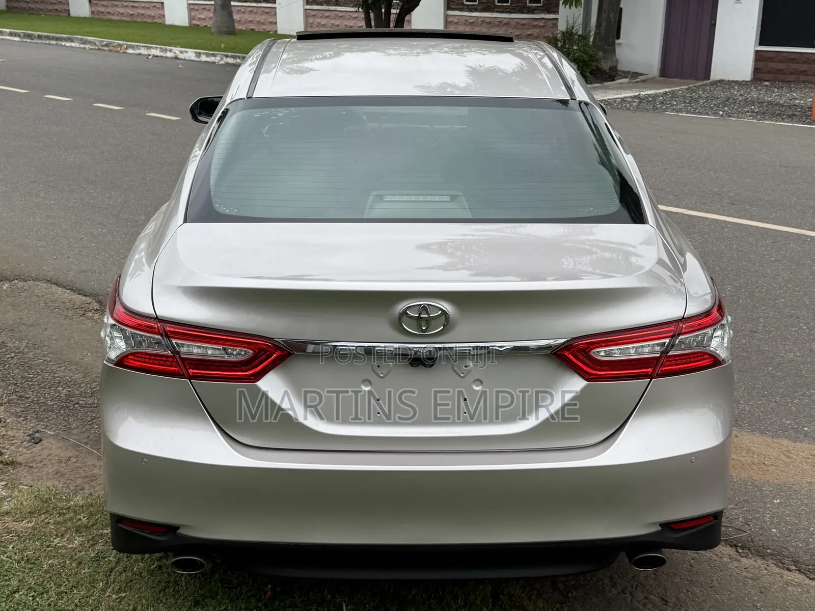 Toyota Camry XLE FWD 2020 Silver