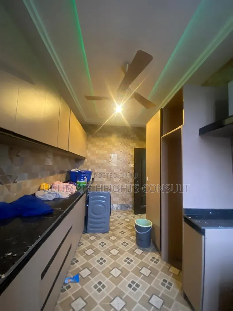 3bdrm Apartment in Lapaz Race Course, Nyanmekye for rent