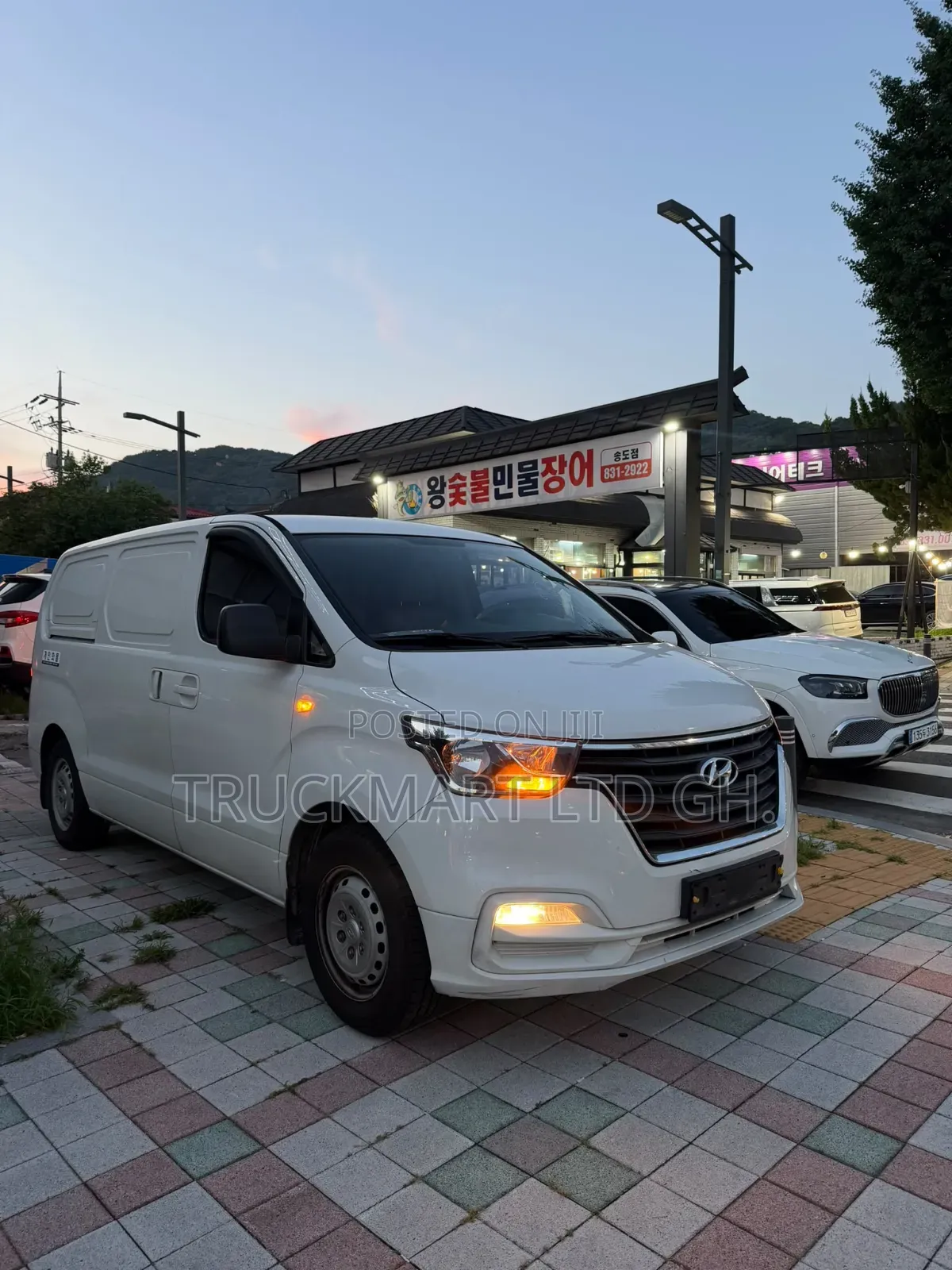 Hyundai Starex 2019 White
